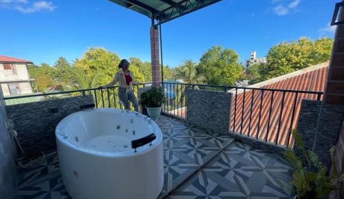 Queen Suite with Spa Bath