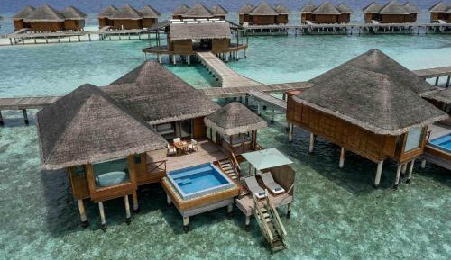 Lagoon Bungalow with Pool