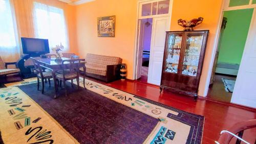 Deluxe Double Room (2 Adults + 1 Child)