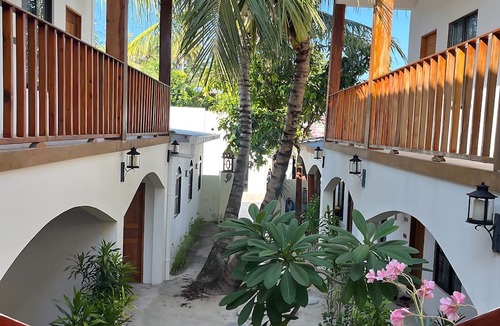 Fulhadhoo Bed & Breakfast | Ahiva Village