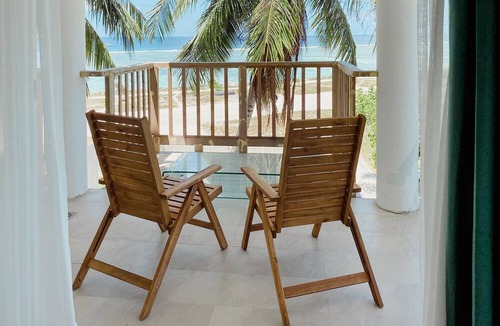 Thulusdhoo Island Hotel | Coral Inn
