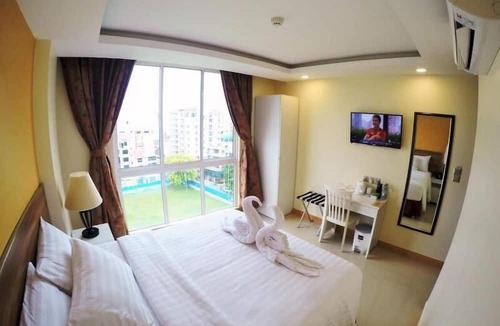 Male Hotel | The Grand View