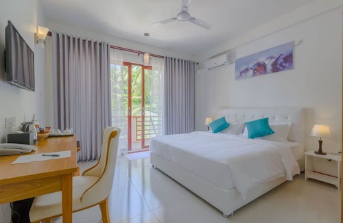 Dhigurah Hotel | White Sand Dhigurah