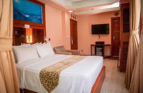 Male House | ZAN LODGE