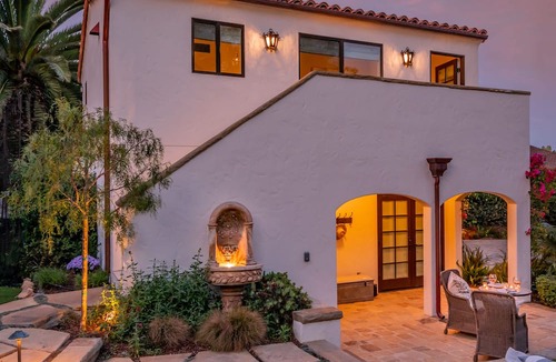 East Mesa Apartment | Bougainvillea Retreat - Mediterranean Retreat Near the Beach