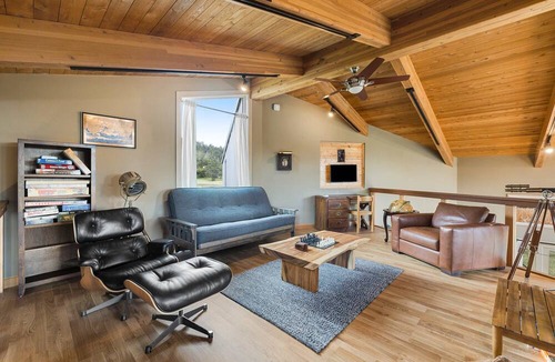 Sea Ranch House | Sea Ranch 3BR coastal retreat with private hot tub & fireplace