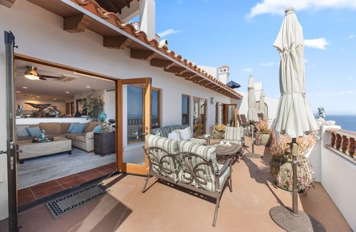 Avalon Condo | H1864: Remodeled 2Br villa, AC, 4-seat cart, OCEAN VIEWS, BBQ