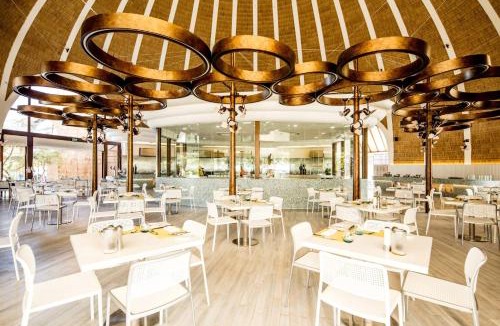 Kandooma Resort | Holiday Inn Resort Kandooma Maldives - Kids Stay & Eat Free and Free Roundtrip Speed Boat for a minimum 4 nights stay