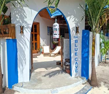Kendhoo Hotel | The Blue Cave Maldives