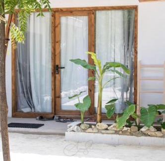 Milandhoo House | Coral stone