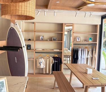 Thulusdhoo Island Hotel | TWIN PALMS 'Beach House' - New surf front location