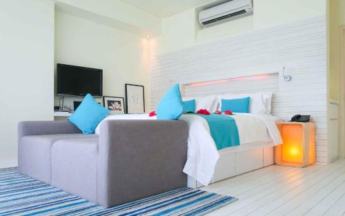 Kandooma Resort | Holiday Inn Resort Kandooma Maldives - Kids Stay & Eat Free and Free Roundtrip Speed Boat for a minimum 4 nights stay
