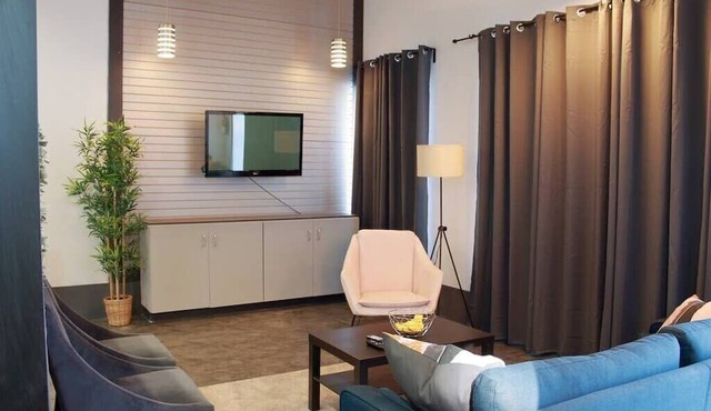 Suite with AC, Industrial Styling in Bedford