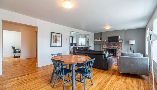 Beautiful & Spacious Apt, AC in Bedford