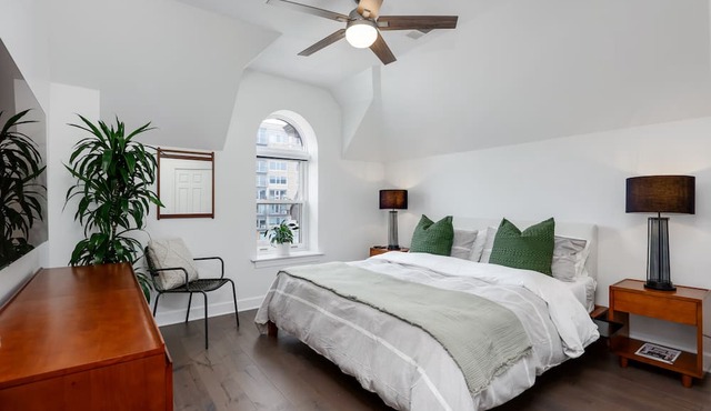 Lumber Baron’s Brush Park Penthouse - 3BR - 2 Kings/Queen/2.5Bath - 1-Car Garage in Detroit