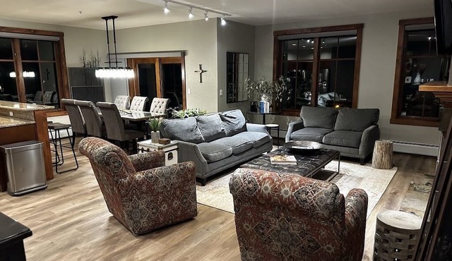 SUMMER SPECTACULAR Beautiful Mtn VIEWs LUXURY Main St Station Pk9 Hot Tubs+Pool in Breckenridge