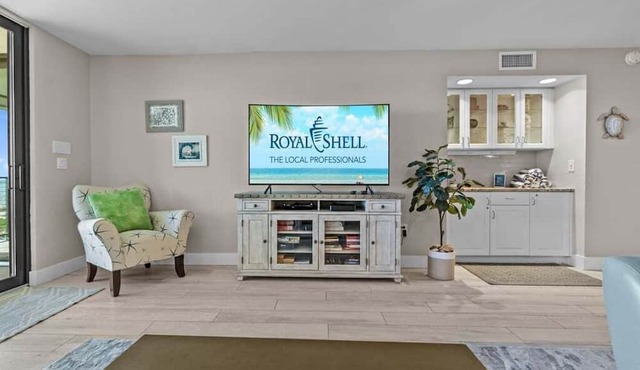 Beautifully Updated and Spacious, Three Bedroom, Gulf Front Condo - Pine Cove 302 in Sanibel