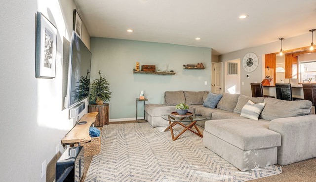Family Home w/Hot Tub, 2 Mi to El Dorado Beach! in South Lake Tahoe