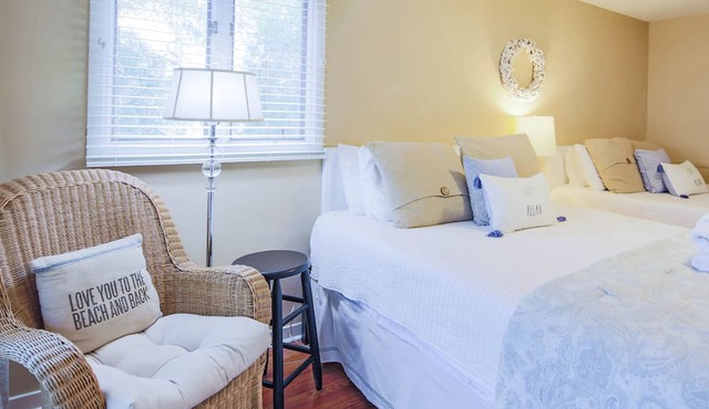 Lagoon Views, Private Balconies, Wildlife, En Suite Bathrooms, Pool & 2 Master Beds. 5 min to beach in Isle of Palms