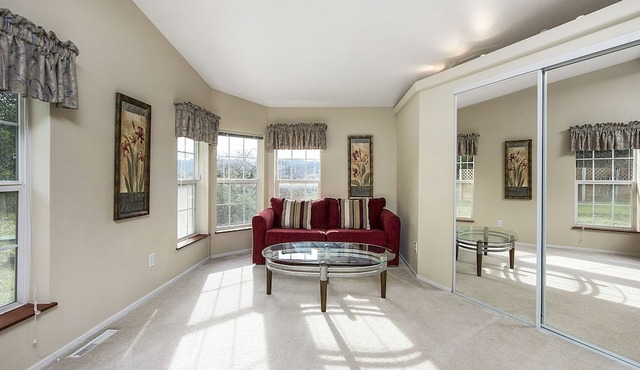 Hillside Views, Alexander Valley, pool, spa, fire pit, bbq for 10 in Cloverdale