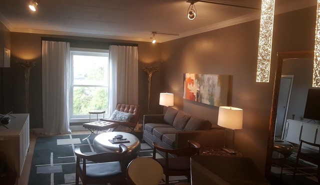 Music Row condo - NASHVEGAS! Guitar Swimming Pool. Cool-Comfortable-Modern! in Nashville