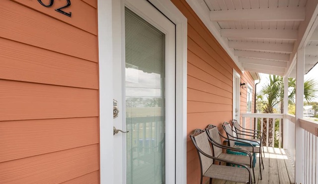 #202 "Top O' the Stairs" 2Br/1Ba, Pet-Friendly in Isle of Palms