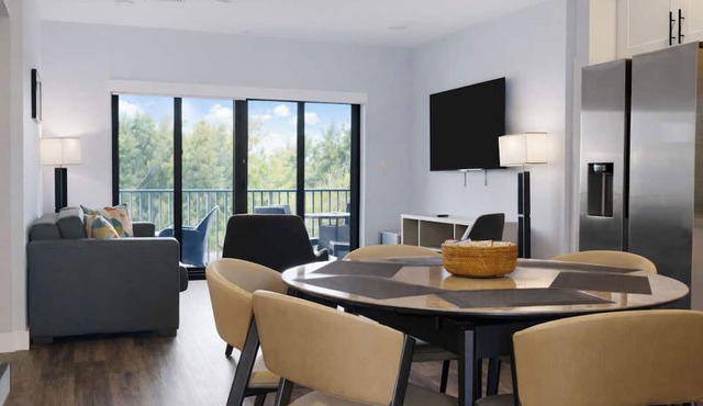 Xquisite Suites in Freeport