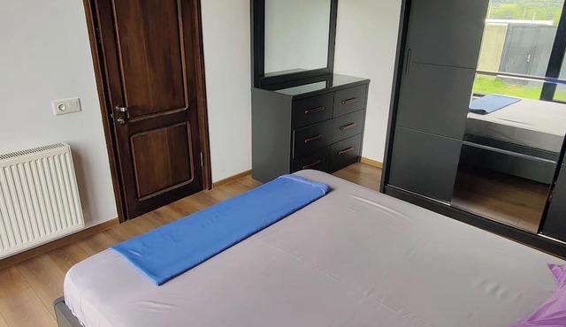 Spacious 4-bedroom house in charming Mukhatgverdi with WiFi in Mukhatgverdi