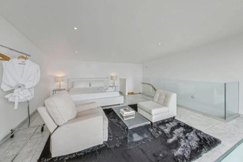 Luxury 3BR Home - Pano Views, Steam room & Deck in San Francisco