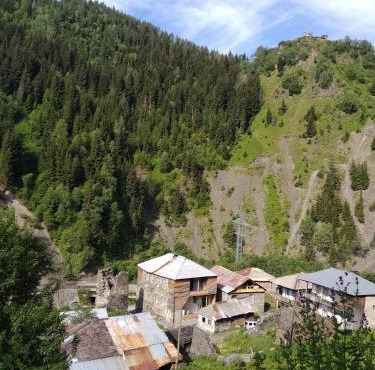 Raul Lushnu Darbaz in Mestia